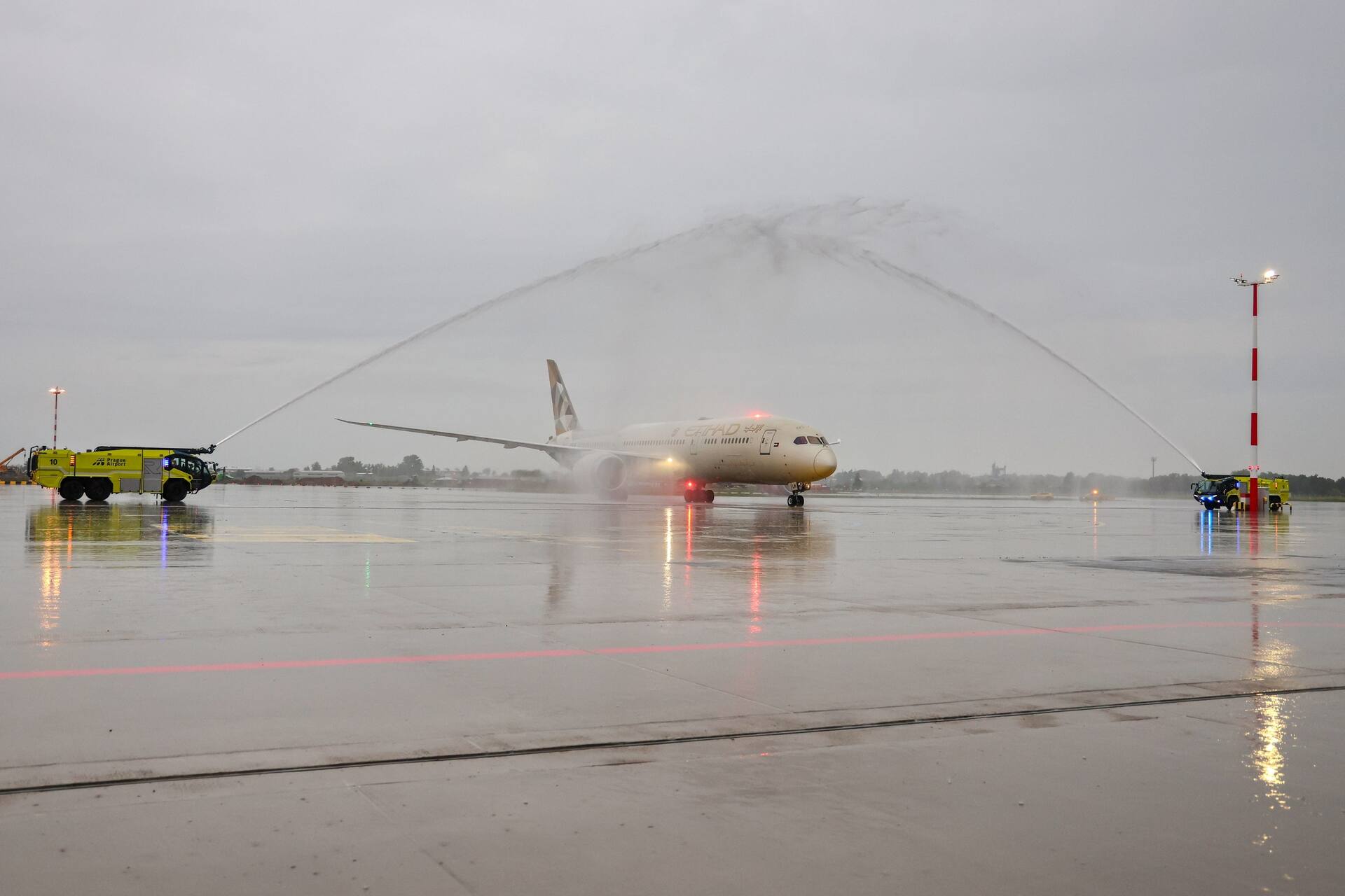 Etihad Celebrates First Flights to Prague and Warsaw, Expanding European Network